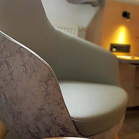 Hirsch 3* سينشيم
