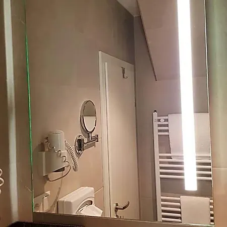 Hirsch 3* سينشيم